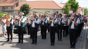 Die Stadtkapelle Niederstotzingen beim Festumzug des Kreismusikfest Sontheim 2023